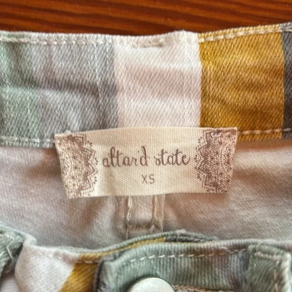 Altar'd State Girls Shorts W/Stripes White Gold Blue Green Gray Frayed Size XS - Picture 2 of 10
